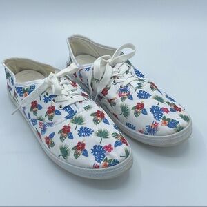 Comfort Ease || Canvas Lace-Up Sneakers; Size 10M